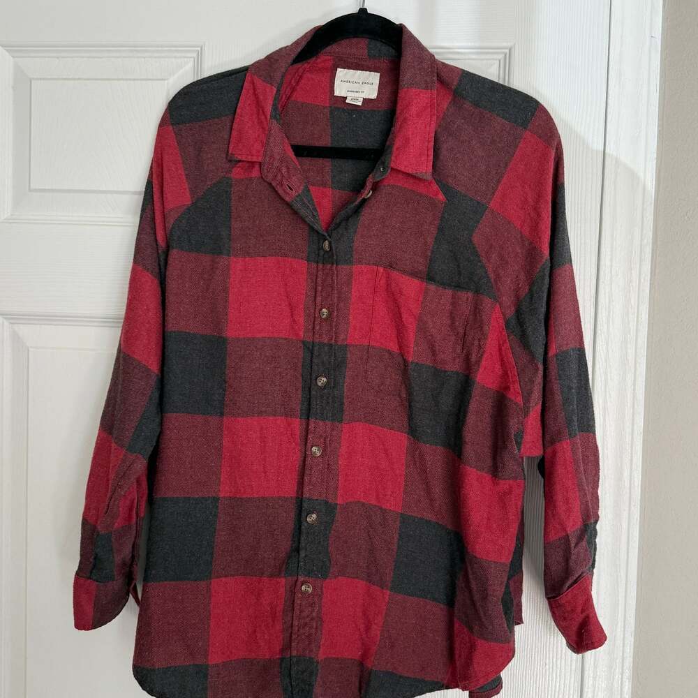 American Eagle Red and Black Buffalo Plaid Flannel Button-Down Shirt Medium - Picture 3 of 5